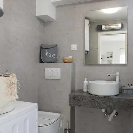 Domus Apartment *