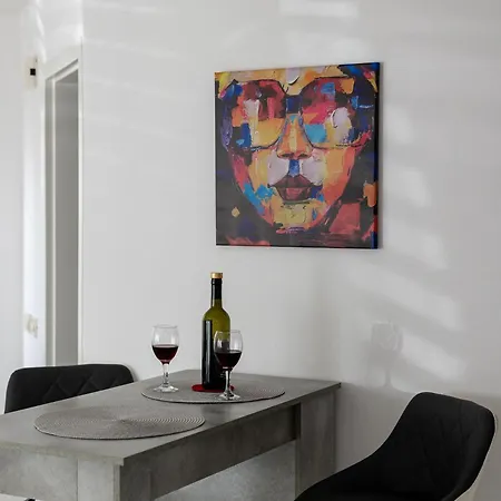 Domus Apartment *